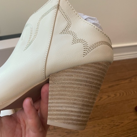 Dolce Vita Shelby Ivory Western Rodeo Bohemian Ankle Booties New in Box - Picture 5 of 13